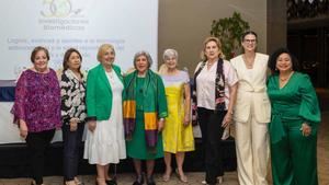Vivian Brache gerente de la Unidad de Investigaciones Biomédica de Profamilia, junto a Kenia Cury, Josefina Zaiter, Magaly Caram, Melba Barnett, Ana Navarro, Amelia Vicini y Gildalina Tatem.