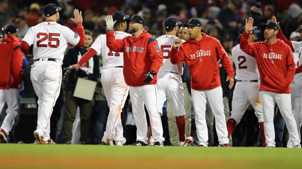 Equipo de Boston tras su victoria.