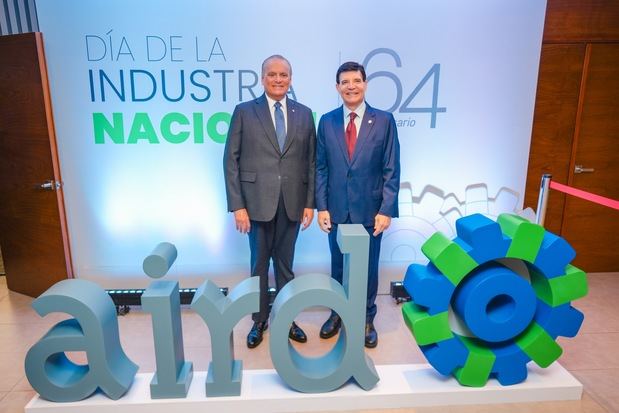 De izquierda a derecha, los señores Luis E. Espínola y Julio Virgilio Brache.