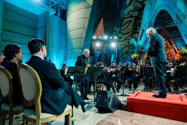 003 La Orquesta Sinfónica Nacional, bajo la dirección del maestro José Antonio Molina, estuvo acompañada por el reconocido saxofonista y ganador del Latin Grammy Ed Calle.