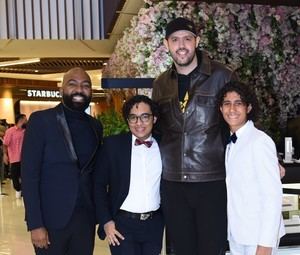 Brea Frank, Emiliano García y Rodrigo García junto a Jean Gabriel  Guerra.