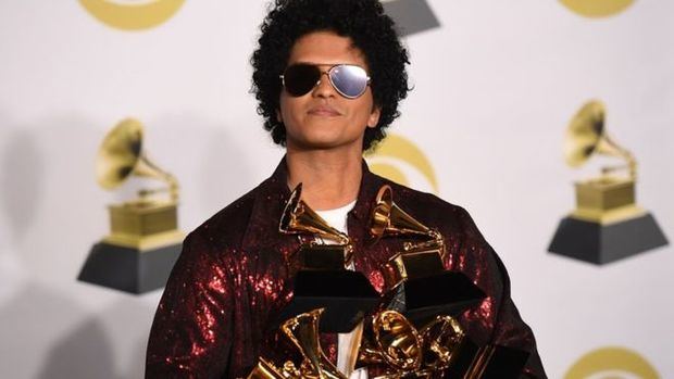 Bruno Mars fue la estrella de los Grammys 2018
