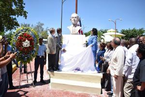 Alcaldía de Boca Chica inauguró busto de Juan Bosch