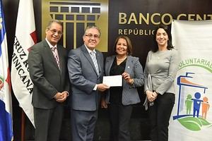 Voluntariado Banco Central hace aporte a Cruz Roja Dominicana
