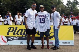 Marc Anthony y Javier Báez reinauguran campo de béisbol en Puerto Rico