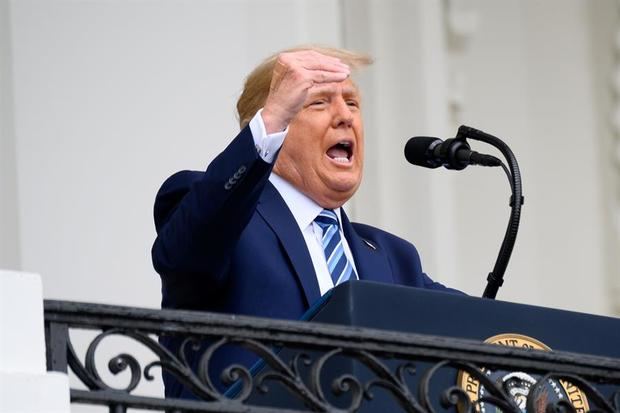 En la imagen, el presidente de EE.UU., Donald Trump, habla durante su primera aparición, el 10 de octubre de 2020, después de que fue diagnosticado positivo para el COVID-19.