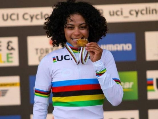 La dominicana Alvarado le da el triunfo a Holanda en el Europeo de ciclocross.