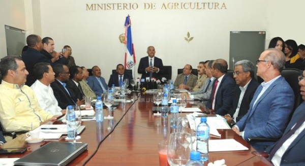 Momento de la reunión entre el ministro Benítez y el sector agropecuario