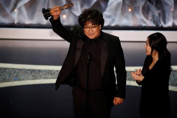 a película surcoreana 'Parasite' cumplió hoy los pronósticos y se llevó el Óscar a la mejor cinta internacional.