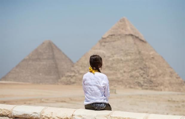 Las famosas pirámides de Guiza y varios recintos y sitios arqueológicos de Egipto, como el Museo Egipcio de El Cairo, reabrieron el miércoles sus puertas tras casi 100 días de cierre para evitar la propagación de la Covid-19 a la espera del retorno de los turistas extranjeros.