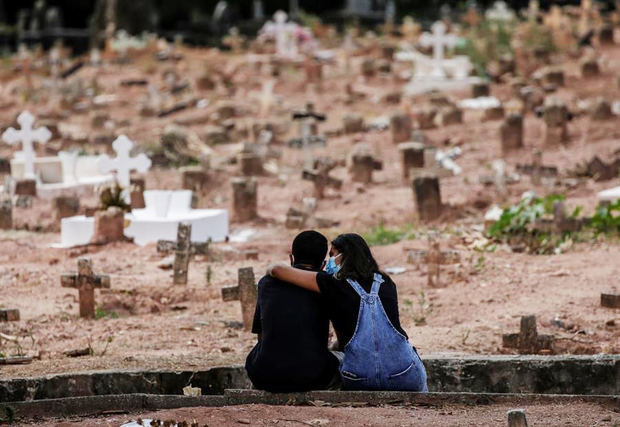 Brasil vuelve a superar el promedio de 3.000 muertes diarias por la covid-19