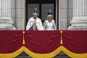 Festejos y almuerzos callejeros celebran la coronaci&#243;n de Carlos III y Camila 