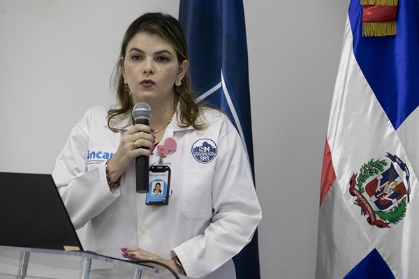 La doctora y gerente Centro de Anatomía Patológica del Incart Mariel Pacheco habla durante el lanzamiento de estudios de inmunohistoquímica cáncer de mama, en el Instituto Nacional del Cáncer(Incart), el 18 de Octubre del 2023, en Santo Domingo (República Dominicana). República Dominicana, donde el cáncer de mama es considerado sumamente 'sensible' con más de 3.000 casos al año, contará con una tecnología innovadora que acelerará el diagnóstico de las pacientes que lo padecen, para una atención más oportuna y en menor tiempo. 