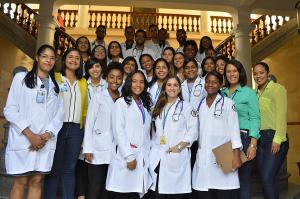 Hospital Docente Padre Billini recibe estudiantes de medicina de la PUCMM