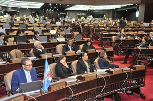 Diputados aprueban declarar 24 y 28 de abril como días patrióticos
 