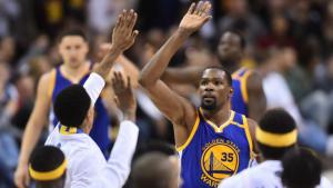 Durant asume el liderazgo en el último minuto; Warriors olfatean título