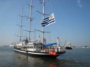 Atraca en Santo Domingo el velero escuela uruguayo Capitán Miranda
 