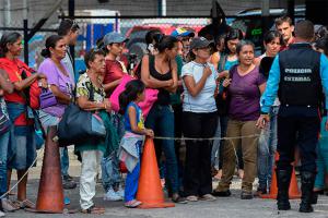 Critican silencio del Gobierno venezolano ante tragedia en cárcel y una fuga