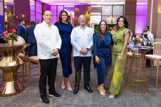 Carlos Daneri, Karina Pérez, Raudo Belli, liana Serra y Laura Mercedes.