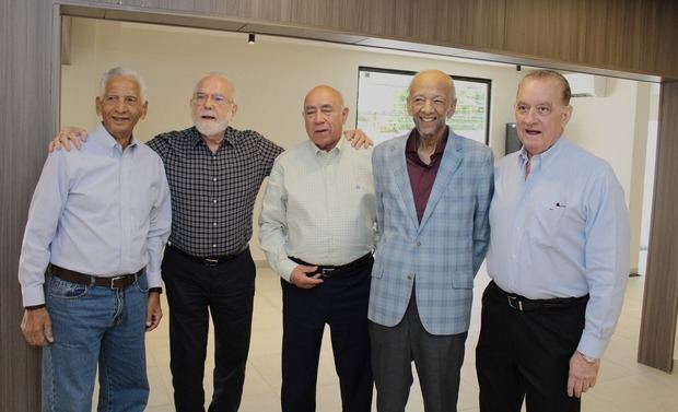 Carlos Noboa, Manuel Hazoury, Ismael Peralta, José Blanco y Leonardo Guzmán.