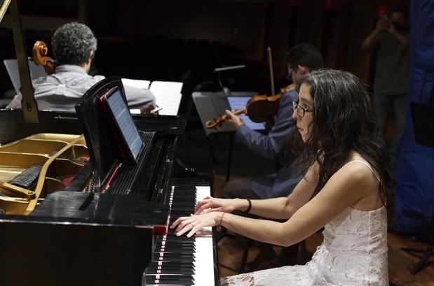Ana María Otamendi, del trío Reverón de Venezuela, fue registrada al tocar el piano, durante una entrevista con Efe, en la Sala Sinfónica Pablo Casals, en San Juan, Puerto Rico.