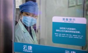 China eleva a 2,118 el número de muertos por COVID-19 entre 74,576 infectados