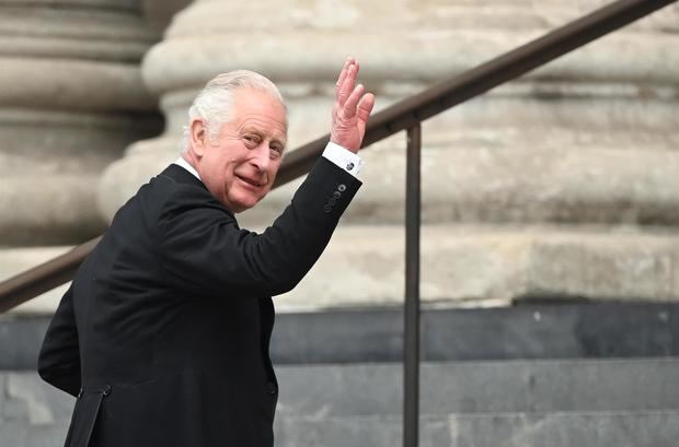 El príncipe Carlos de Inglaterra llega a la Catedral de San Pablo.