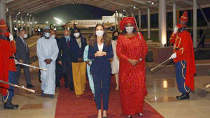 La reina de España llega a Senegal para inaugurar el Instituto Cervantes