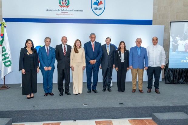 Celines Toribio, Andres Maldonado, Fidelio Arturo Despradel, Carolina Mejia, Jesus - Chu - Vasquez, Steven Puig, Josefina Navarro, Jose Rafael Espaillat y Opinio Diaz.