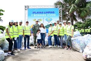 campaña del CESAC en operativo de playas limpias.