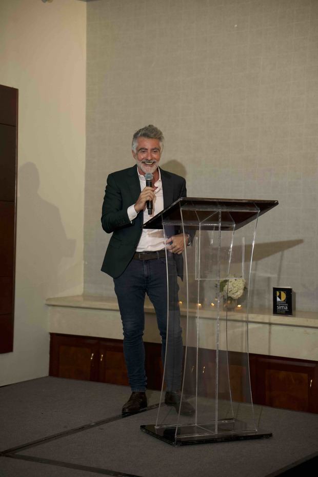 César Latrilla.