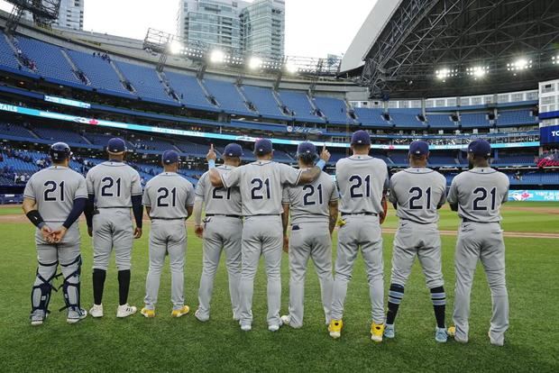 Rays juegan de inicio con 9 latinoamericanos y arrollan.