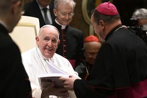 El papa Francisco visita Kazajistán como Juan Pablo II en un tenso momento internacional