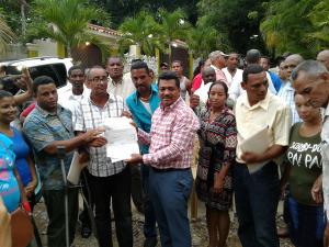 Alcalde de Los Alcarrizos entrega recursos para reconstrucción calles Hato Nuevo