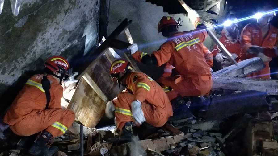 Al menos 11 muertos y más de 120 heridos tras terremoto en el centro de China