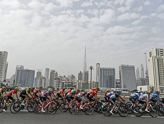 Temporada de ciclismo en caos tras cancelación de carreras en Italia.