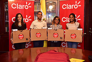 Estudiantes beneficiados de la universidad Católica de Santo Domingo.