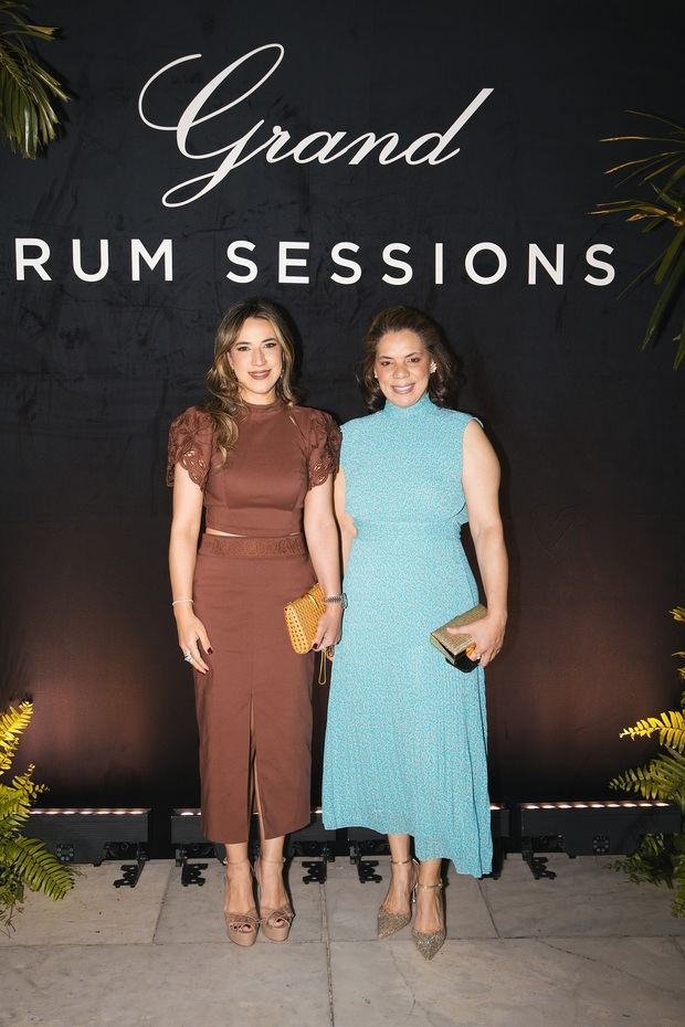 Claudia Burgos y Luz Batista.