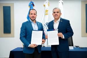 Nuevo convenio promueve la tecnificación del riego y capacitación para productores de tabaco