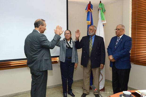 Acto de juramentación del doctor Wilson Roa 