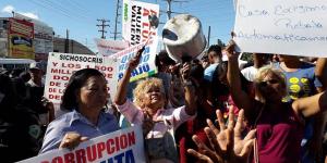 Decenas de personas protestan en la capital para exigir rebaja combustibles