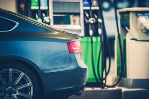 Caen por quinta semana consecutiva los precios de los combustibles