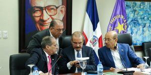 Danilo Medina está presente en reunión del comité político del PLD