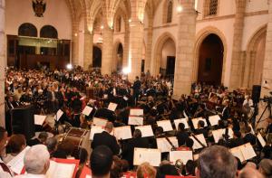 Más de cien voces y músicos concitan ovación en Concierto de Viernes Santo