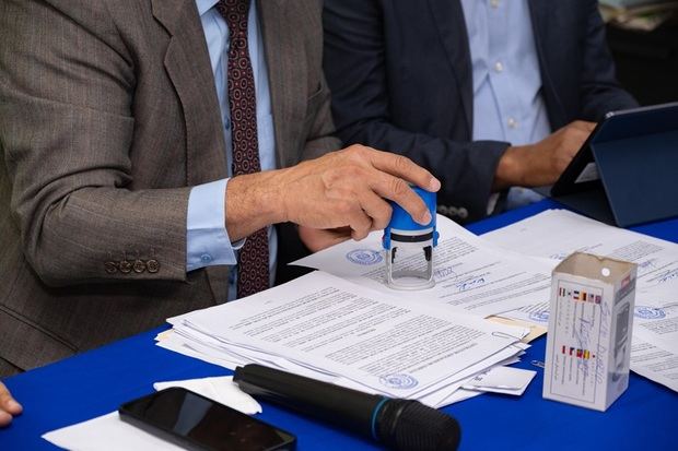 Contrato de entrega de vehículos.