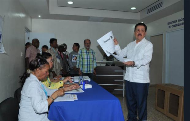 Tony Raful durante las votaciones de la convención nacional