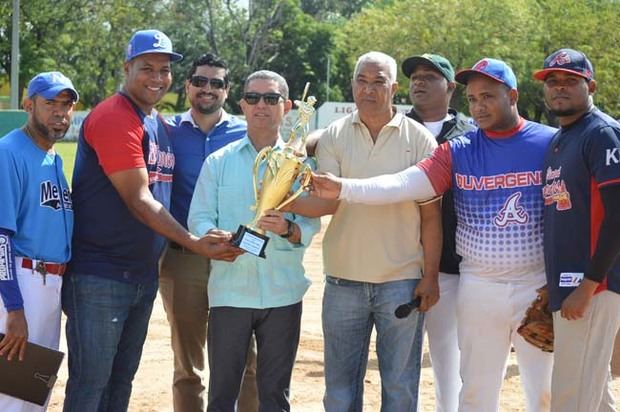 Acto de premiación junto al periodista Kennnedy Vargas