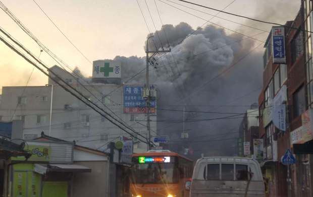El peor incendio en 10 años en Corea del Sur causa 37 muertos en un hospital