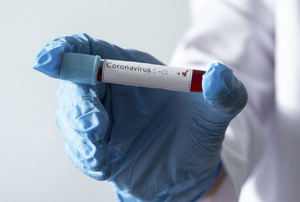 Enfermos de COVID-19 podrán ser atendidos en clínicas privadas sin tener que pagar copagos