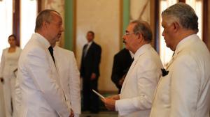 Danilo Medina recibe cartas credenciales de nuevos embajadores